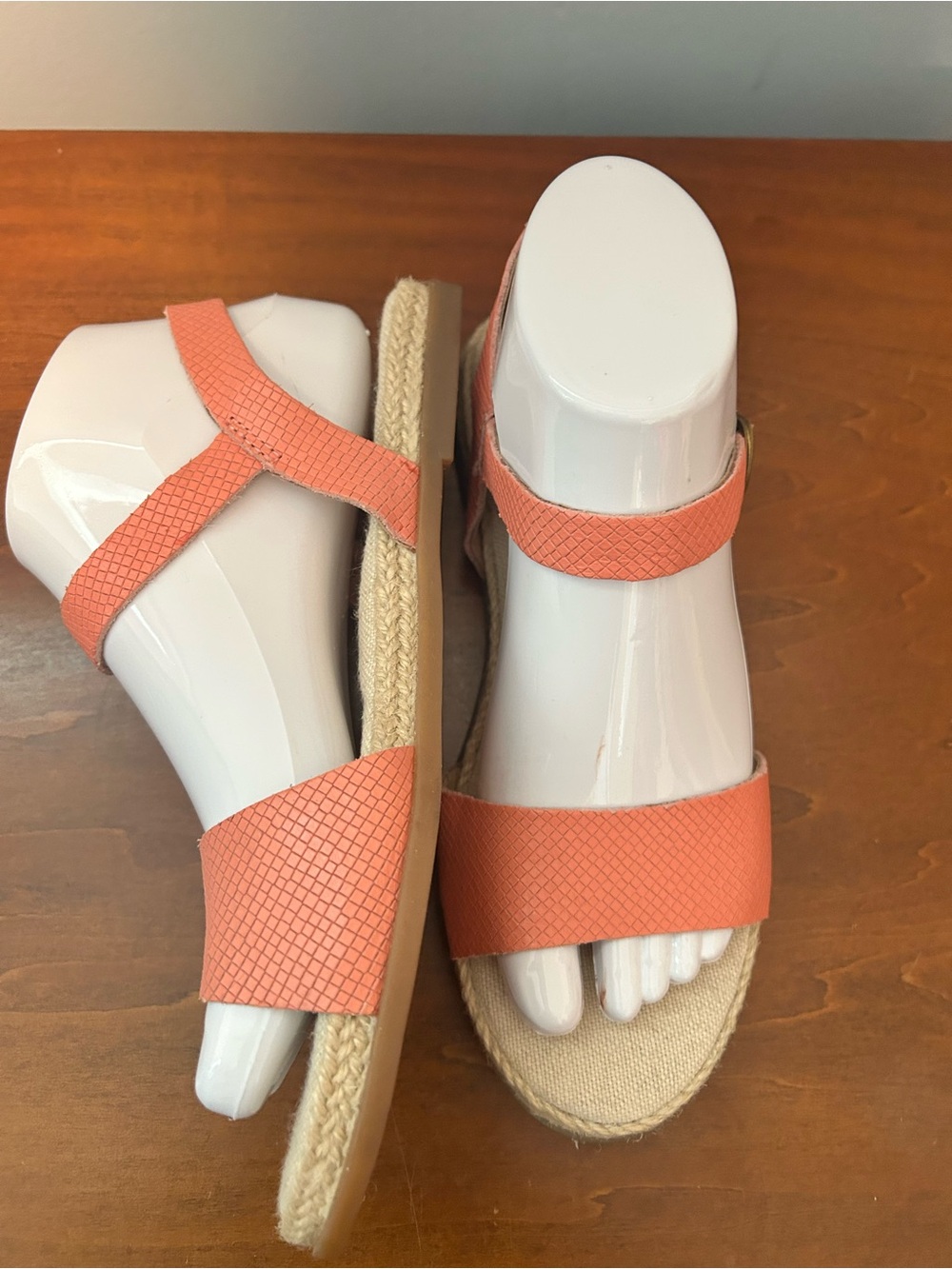 BORN Women’s Coral jute espadrille ankle buckle leather embossed flat size 7